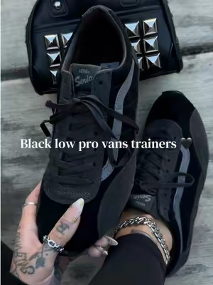 OBSESSED 🖤 @vans #vans #altoutfits #altmom #athleticshoes #darkaesthetics 