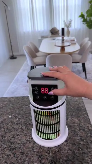 Refresca tu espacio con un extra de comodidad. 🌬️🤍 Este ventilador con función de niebla ayuda a crear una sensación más fresca, mientras su diseño multifuncional lo hace ideal para el escritorio, la mesa de noche o cualquier rincón de la casa. #DealsForYouDays #summerwins #paratiiiiiiiiii #TikTokShopCreatorPicks #SummerEssentials 