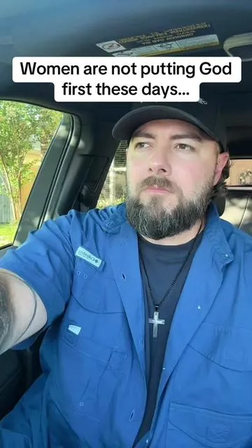 Women will spend so much time taking care of everyone else that sometimes your relationship with God gets put on the back burner. But getting closer to Him doesn’t have to be complicated. One scripture. One short devotional. One minute with God. 🙏💗 #TikTokContest #BookTok #mustread #bookrecommendations #booklover 