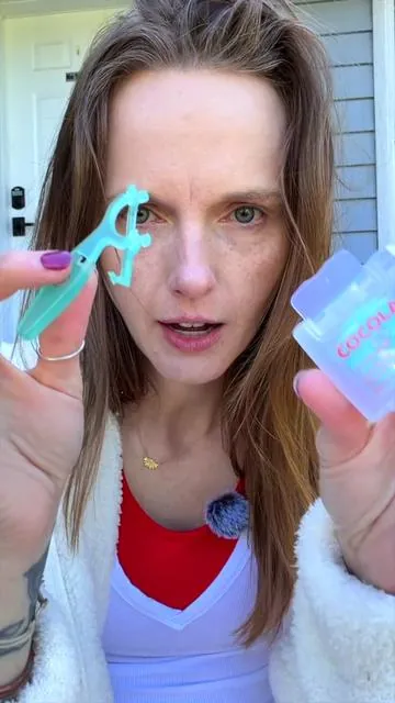 Cocofloss just created the most genius idea when it comes to being able to flush your teeth. You don’t have to waste floss or floss or pics. Because you can reuse and refill the floss. #flossing #cocofloss #floss #oralhealth #flosser  