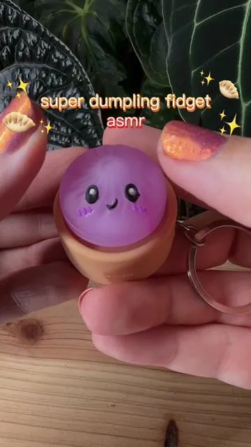 these cuties come in 2, 6, or 8 with free shipping Loveeee that they light up, and they’re on keychains 🙈😻  #dumpling #dumplingkeychain #fidgetasmr #clickyasmr #dumplingsquishy 