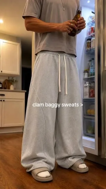 wide leg sweats > regular sweats #baggypants #baggysweats #menswear #viral #fyp 