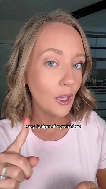 NEW eyeshadow stack from @Laura Geller Beauty is compact, works amazing + creates the prettiest eyeshadow looks 🤎 #lauragellerbeauty #eyeshadowtutorial #eyeshadowpalette #eyeshadowstack #easyeyeshadow 
