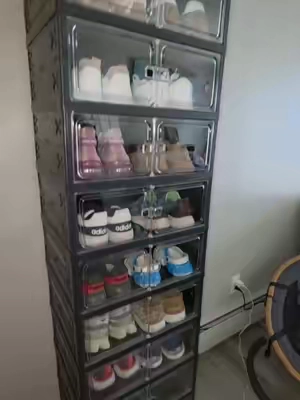 Adiós al desorden en el cuarto 👟✨ Estructura firme, diseño estético y espacio de sobra para tus tenis todo se ve mil veces más limpio y ordenado. #uforu  #organizadordezapatos #bedroomaesthetic #fyp #homeorganization 