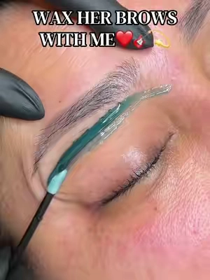 Brow wax to start your Sunday🫶🏻✨ — — — — — #brazilianwax #bikiniwax #ad #browwax #waxing  