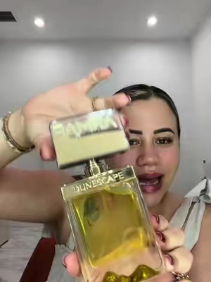 perfume Armaf Dunescape Dubai. Un aroma fresco con notas de limón, mandarina y bergamota que deja una impresión elegante desde la primera aplicación. Si buscas un perfume con excelente duración y un estilo sofisticado para cualquier ocasión, este vale la pena probarlo. #armaf #perfume #fragancias #perfumetiktok #dubaifragrance 