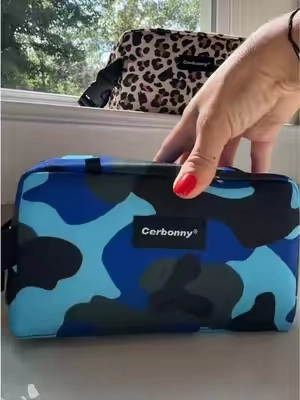 These insulated mini cooler bags are perfect when you’re on the go this summer and want to keep your drinks and snacks cold. 👌🏼✨ @@Cerbonny Freezable Bag##snacks##coolerbag##insulatedbag##lunchbox##coolerbag