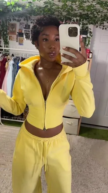 the perfect sweatsuit💛 #sweatsuit #ootd 