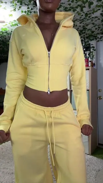 #sweatsuit #butteryellow #ootd 