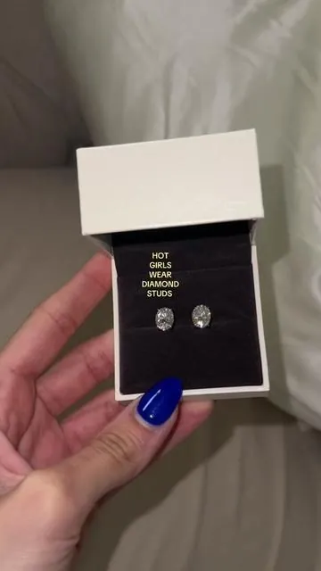 The perfect earrings ✨ #viralvideo #jewelrybusiness #jewelrytiktok #diamondstuds #earrings 
