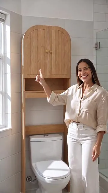 ¿Tu baño necesita un toque de estilo y más espacio? 🛁 Este organizador de baño con diseño arqueado y puertas estriadas es la solución perfecta. Su estilo moderno de mediados de siglo eleva cualquier decoración, mientras que sus 4 niveles y estante ajustable te dan la flexibilidad que necesitas. Ideal para espacios estrechos, se adapta sobre el inodoro o donde lo necesites. ¡Haz que tu baño luzca increíble y ordenado! Toca para comprar y transforma tu espacio hoy. #organizacionbaño #mueblemoderno #DealsForYouDays #AIGC #Moras