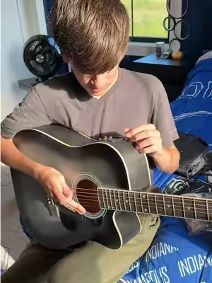 One of the best value guitars. Perfect for beginners. Great intonation and playability. Action is pretty good and it holds a tune well. #acousticguitar #guitartok #glarry #acousticelectric #guitar 
