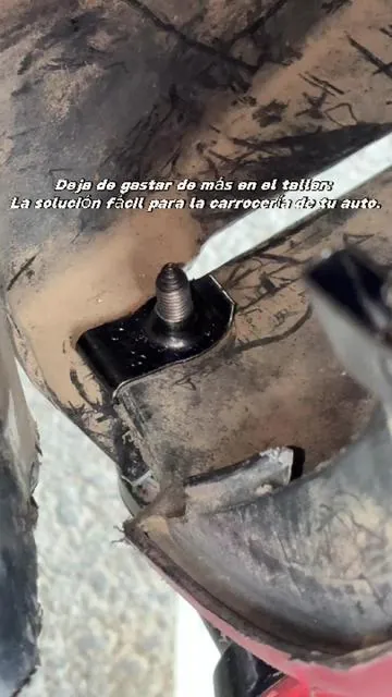 ¿$75 solo por una reparación?! 😤💸 No te dejes engañar—muchas veces solo faltan tornillos de carrocería, así que compré este kit de clips y lo arreglé yo mismo en menos de 5 minutos 🔧 coloca la tuerca en U, alinea el orificio, aprieta el tornillo y listo 💪 perfecto para parachoques, guardafangos y SUVs viejos 🧰 ahorra dinero y cómpralo ahora 🚗💨