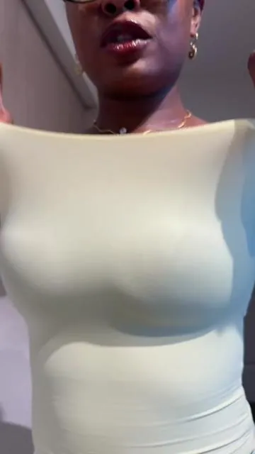 that snatch 😍✨💗❄️ #tubetop #straplesstop 