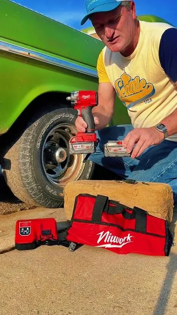This isn’t your average 1/2 inch drive impact wrench! Also a 1/4 Hex impact driver!  Wow!  Brushless power, two batteries, charger, and carrying bag make this one hard to beat. #niuwork #ToolTok #Mechanic #summerwins #truckintoby @NiuWork Tool @Niuwork Pro 