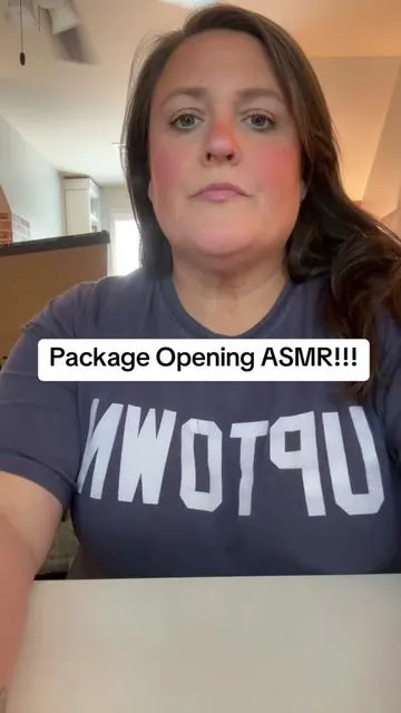 Package opening asmr!  This bag is AMAZING!!! I got the color Grizzly!  #fyp #portlandleather #packageopeningasmr #lofiasmr #tiktokshop 