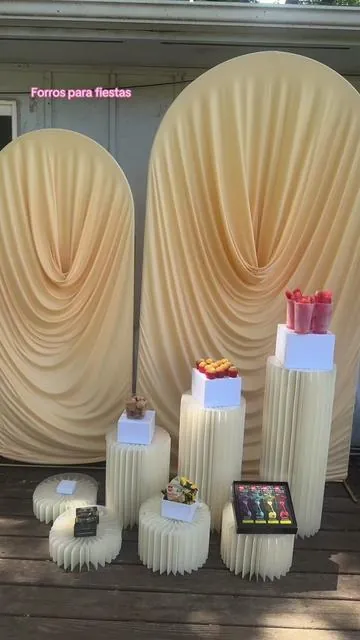 ✨ Dale un toque elegante y moderno a cualquier celebración con estos forros para paneles de fondo. Su diseño con caída tipo drapeado crea un escenario espectacular para bodas, cumpleaños, baby showers, quinceañeras y eventos de lujo. Son fáciles de colocar, reutilizables y convierten cualquier espacio en un lugar digno de fotografías inolvidables. #TikTokShop #PartyDecor #EventDecor #Backdrop #WeddingDecor     