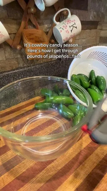 The reason I don't mind making cowboy candy anymore 🌶️ #jalapeno #cowboycandy #canning #peppers #KitchenHacks 