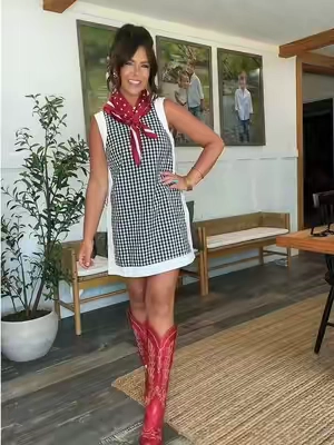 Bama girl here 👋 but add any color accessory and this makes a great football look for any team! Or choose a different color outfit that fits your team! 🌈 

#womenover30fashion #gamedayoutfit #tiktokshopcreatorpicks #crimsontide #footballoutfit 