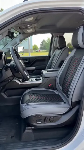 ¿Tu Chevy Silverado o GMC Sierra necesita un upgrade? 🤩 Protege y renueva el interior de tu camioneta con este set completo de fundas de asiento. Diseñadas para modelos 2007-2025, ofrecen cobertura total para asientos delanteros y traseros. Su material impermeable es ideal para proteger contra derrames, suciedad y el uso diario. Mantén tu camioneta luciendo como nueva y lista para cualquier aventura. ¡Añádelas a tu carrito hoy! ✨ #FundasDeAsiento #ChevySilverado #DealsForYouDays #AIGC #Moras