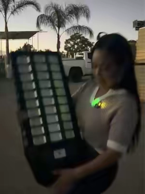 Potentes lámparas solares HYKOONT con sensor de movimiento, encendido automático del anochecer al amanecer y resistencia IP66. Ideales para patio, jardín, rancho o entrada. @Hykoont Shop #SolarLights #streetlight #lighting #OutdoorLighting #DealsForYouDays 
