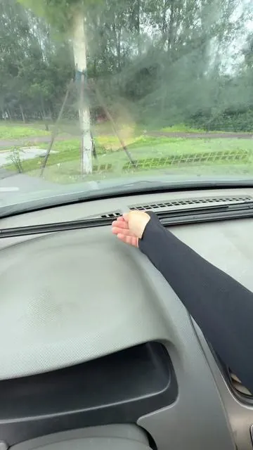 This foldable car umbrella is the best sunshade for your windshield! It blocks hot sun and harmtul UV rays to keep your car cool and protected. #carsunshade #windshieldsunshade #sunshade #caraccessories #summeressentials 