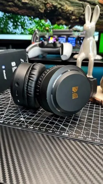 POV: You finally found headphones worth buying 🎧🔥 #tiktokshop #headphones #techfinds #fyp #dealoftheday 002