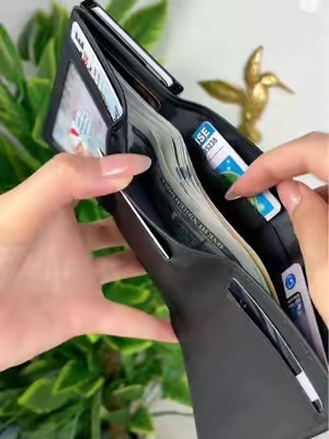 Amazing wallet. It has space for cash. Coins. Bank cards. Store cards and more!!#summersurvivals #tiktokshop #wallet #summerwins #mentok