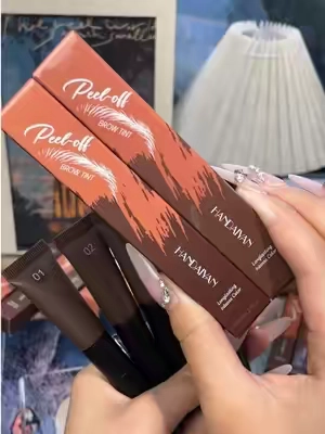 This is a professional brow tint that really lasts almost a month. 💥 If you don't want to get your eyebrows tattooed, this is the best alternative. 👇 #Cejas #BrowTint #Maquillaje #tintedbrowgel #eyebrowshapes
