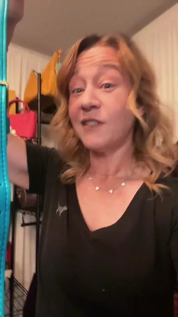 You asked for a tutorial so I used the Poppy Crossbody bag from PLG in this video. She ended up really cute! Remember the shorter the loop the shorter the braid. Adjust for length.  If you don’t get it the first time keep at it! Once you get it down it’s easy peasy 😉 😍 @PORTLAND LEATHER GOODS #plg #PLGpartner #turorial #leatherbags #crossbodybag 