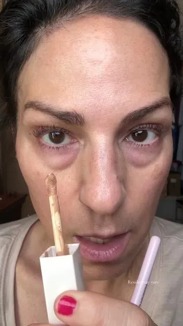 Incredible anti-aging trick in 60 seconds! Eyebags & dark circles temporarily disappear shaving years off. @Westmore Beauty #eyebags #darkcircles #finelines #matureskin #tiktokshopcreatorpick 
