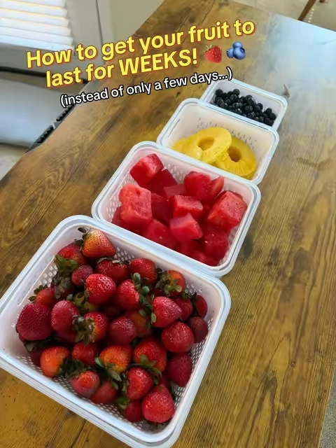 How to make your fruit last way longer & save some money! 🍓🫐 #KitchenHacks #kitchen #kitchengadgets #freshfruit #fruit 