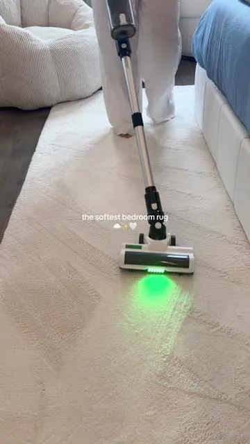 & it’s so easy to clean and vacuum✨ #arearug #rug #softrug #bedroomrug #homedecor 