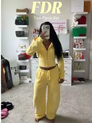 such a cute two piece sweatset I love the yellow! #outfitinspo #tiktokshopbacktoschool #twopieceset #fdr 