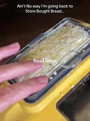 Nothing like a fresh,hot loaf of homemade bread ❤️🍞 #easybread #homemadebread #breadmachine #breadmaker 