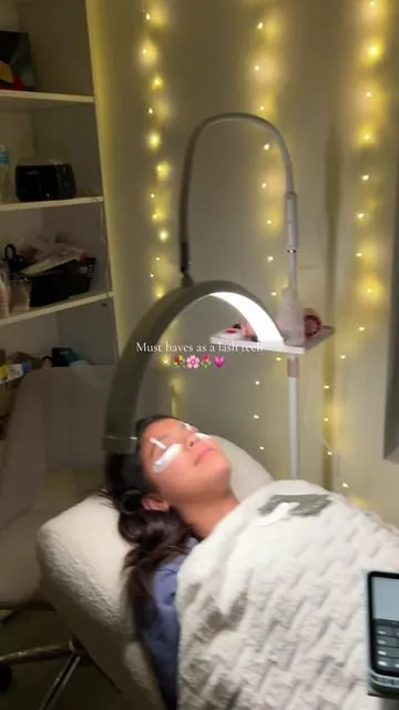 Lash essentials you need! 🫶🏼#beginnerlashtech #lashtech #recliner #lashlamp 