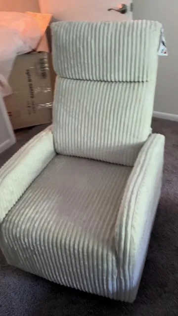 Esta silla de lactancia está a un muy buen precio y te va a servir siempre le puedes dar multiusos después de amamantar queda para ver televisión 🤣🤰🏻#venta #tiktokshop #fyp #viral #mamasdetiktok 