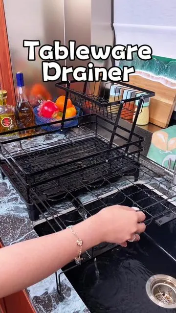 If you’re short on counter space, this is one of those things that makes you wonder why you didn’t get it sooner. Keeping dishes, utensils, and drying space over the sink instead of all over the counter just makes the whole kitchen feel bigger.#TikTokShopCreatorPicks #DealsForYouDays #KitchenOrganization #KitchenHacks #HomeEssentials 