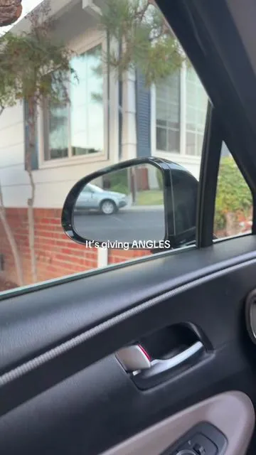 She’s in the car she’s in the house  #phonemount#angles#carcontent#contenttools 