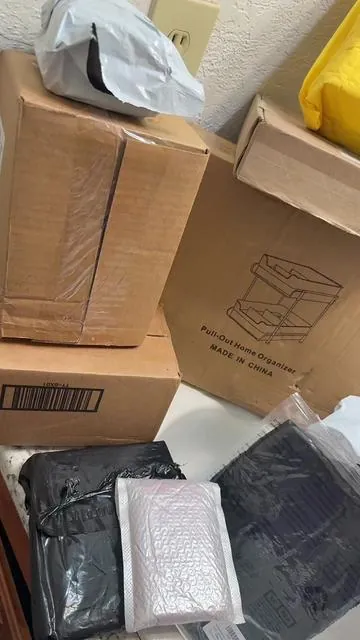 Unbox wit me!! Link to everyone in my ttshop!! #fyp #viral #freesamples #tiktokshop #unboxingvideo 
