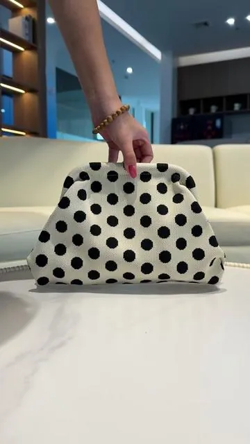 clip top design bringing vintage cute vibes ✨👜 #stripedbag #handbag #softgirlstyle #tiktokshopsummersale #tiktokshopcreatorpicks 