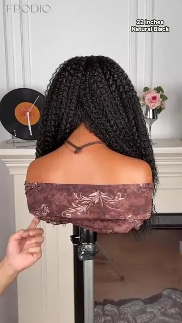 Put it on. Felt like that girl. 👑💅🏾#fyp #wig #frodio #curlyhair #summervibess #gluelesswigs #naturalhair