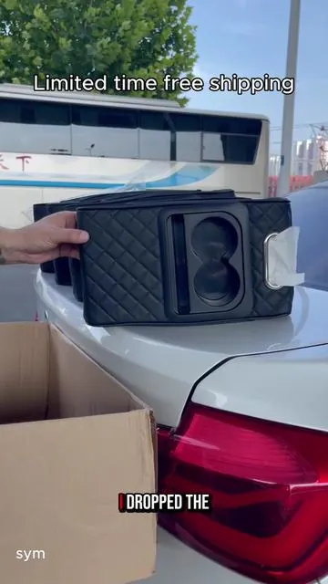 The car armrest box heightening pad comes with a storage bag that can hold mobile phones and cups #carorganizer #storageorganize #car #autoaccessories #autoparts 