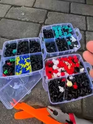 Reemplace los clips rotos en cuestión de minutos. Nailon resistente, con herramienta de extracción incluida. Toque aquí para comprar.  #SummerVibes #AutoRepair #CarCare #DIY #MechanicTools  