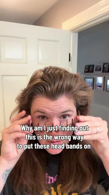 I LOVE when easy hairstyles come back🤩#zigzagheadband #headband #backinstyle #headbands #90sthrowback 
