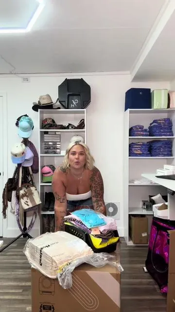 The billabong top is sold out… Again! ##samplehaul##tiktokshop##ttshop##tiktokshophaul##honestreviews