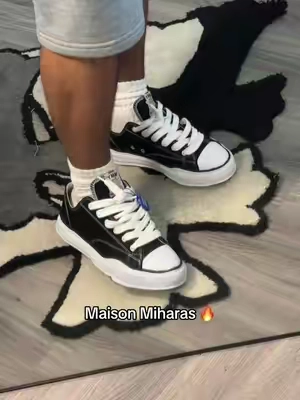 These so hard 🔥 #viral #miharas #fashiontiktok #sneakers #streetwear 
