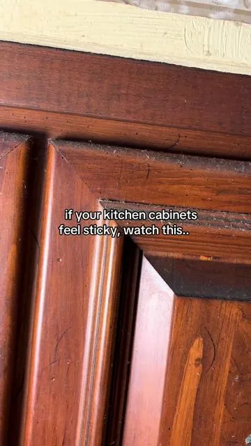 this took the grease right off of my cabinets #kitchencleaning #cabinetcleaner #cleaninghacks #cleaningtiktok #homecleaning 