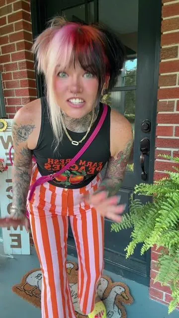 AHHH! 🧡🩷🖤  #alternativebaddie #alttiktok #altbaddie #altfashion #alternativehair 