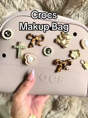 Crocs coming out with a makeup bag wasn’t on a bingo card for this year but I’m obsessed! #crocs #crocsbag #crocsmakeupbag #crocssuperbrandday #crocscosmeticbag 